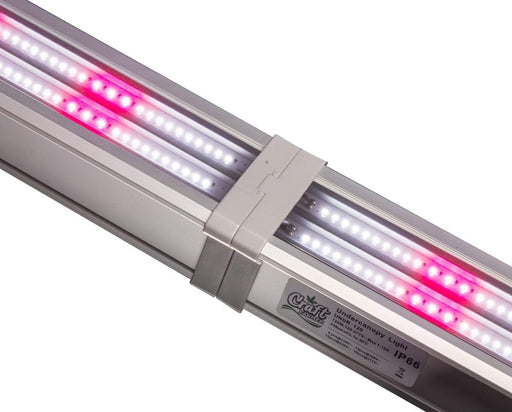 Close-up of Craft Farmer V3 label showing 120W power, IP66 rating, and Osram/Samsung diodes for flowering stage.